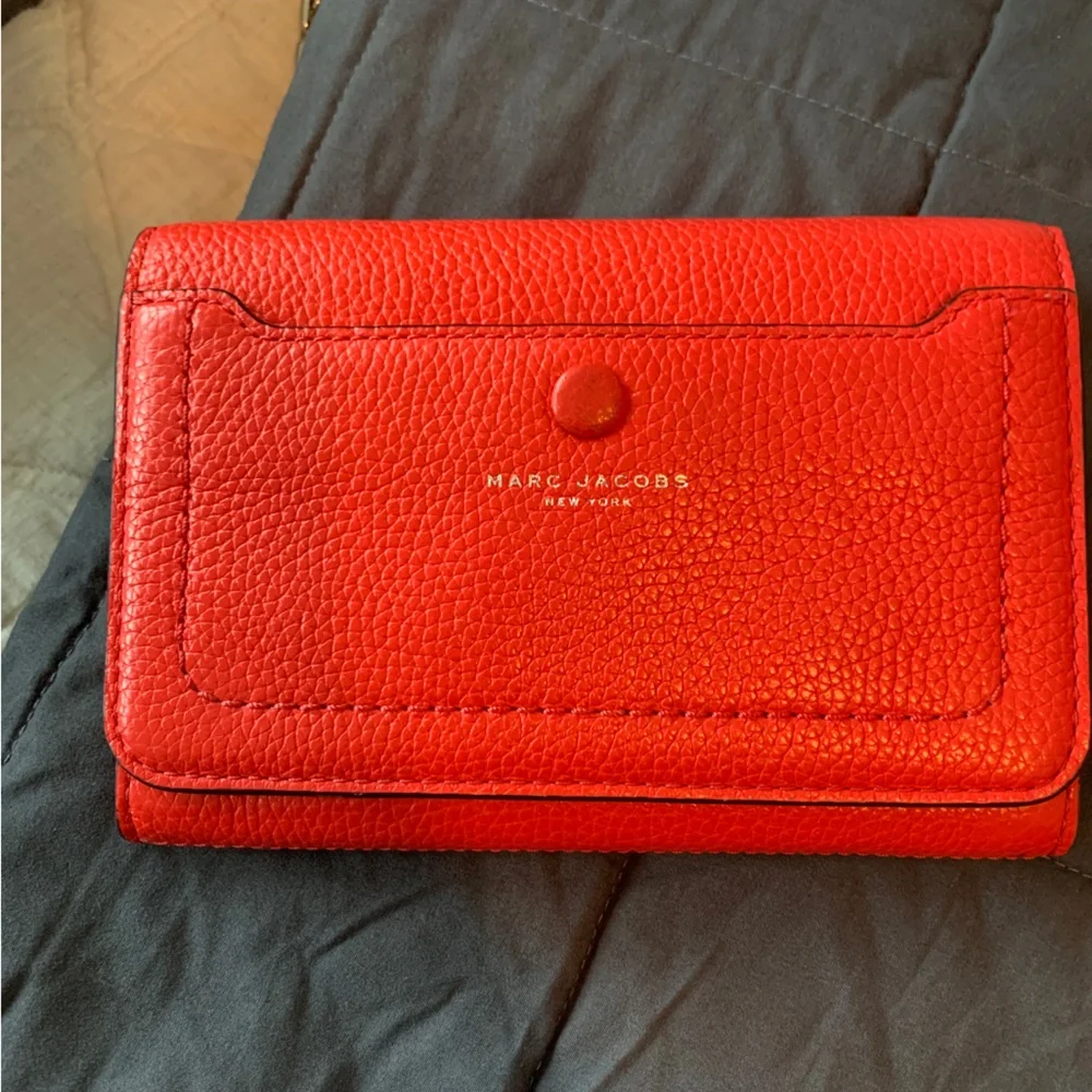 Marc Jacobs Cross Body Wallet